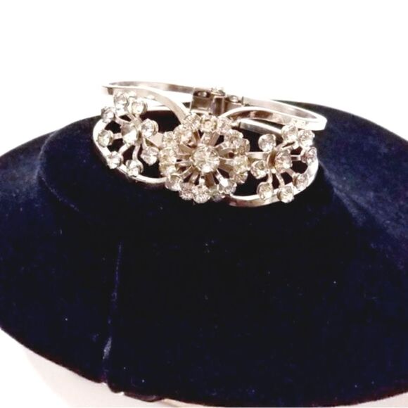 Vintage silver floral crystal clamper bracelet - Picture 3 of 10